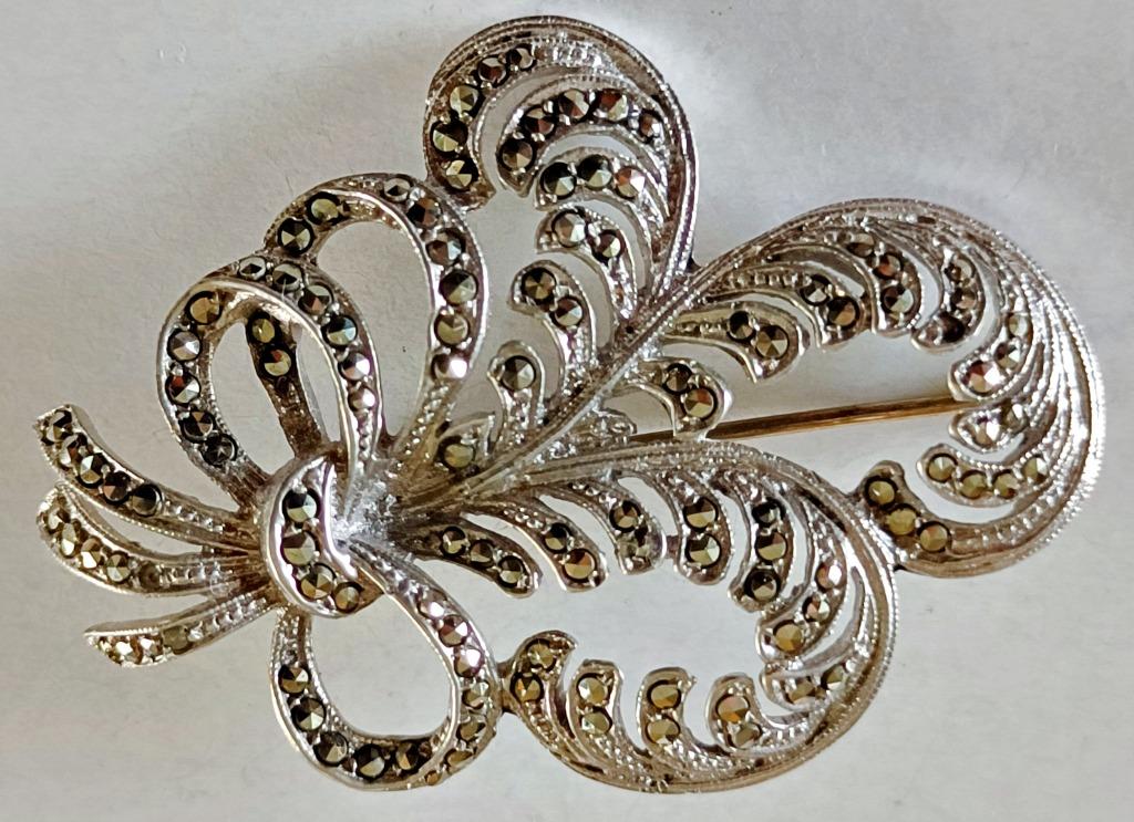 Broche en argent 835 vintage ornée de marcassites, Enlèvement ou Envoi, Comme neuf, 4 à 7 cm, Avec pierre précieuse