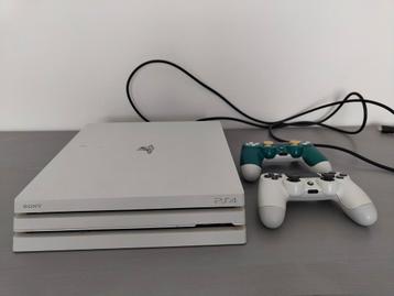 Playstation 4 Pro - 1 TB - 2 controllers beschikbaar voor biedingen