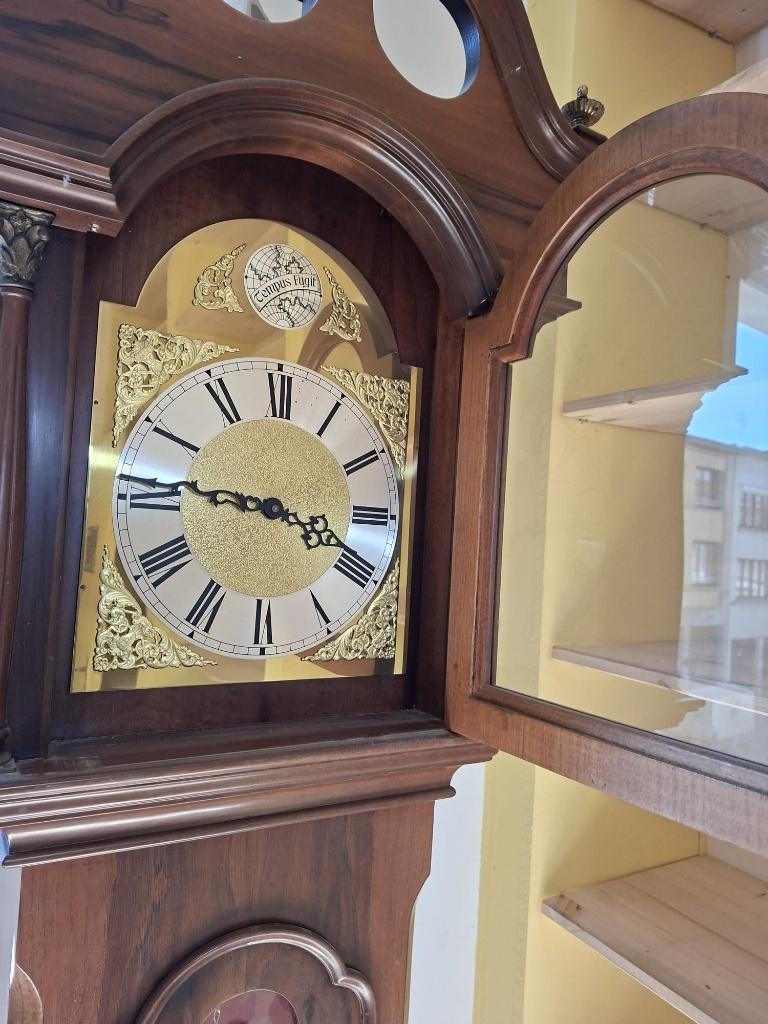 Antieken staande klok, Enlèvement