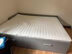Brimnes ikea bed te koop inclusief gratis topper, Maison & Meubles, Chambre à coucher | Lits boxsprings, Gris, Comme neuf, Enlèvement