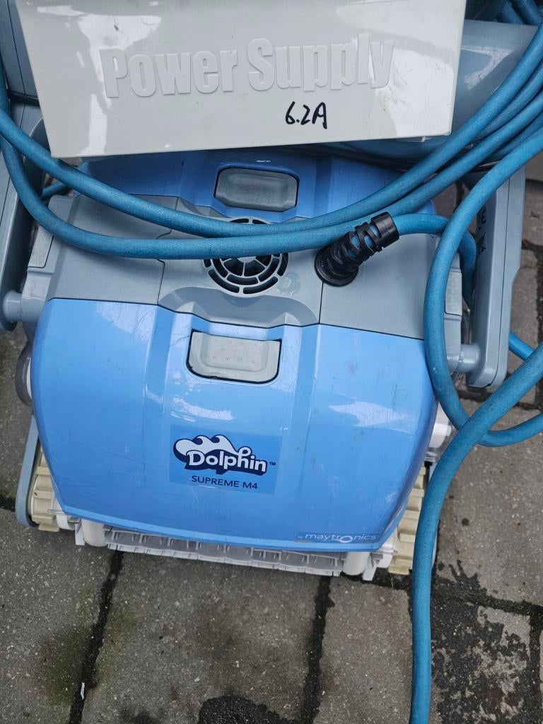 Zwembad robot dolphin m4, Ophalen