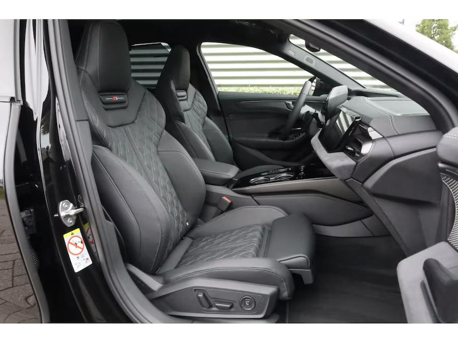 NEW MODEL A6 PLUG IN MEGA VOL LP 108850€ TECHPRO/BLACKP/SZET, Automaat, 4 deurs, 4 cilinders, Leder