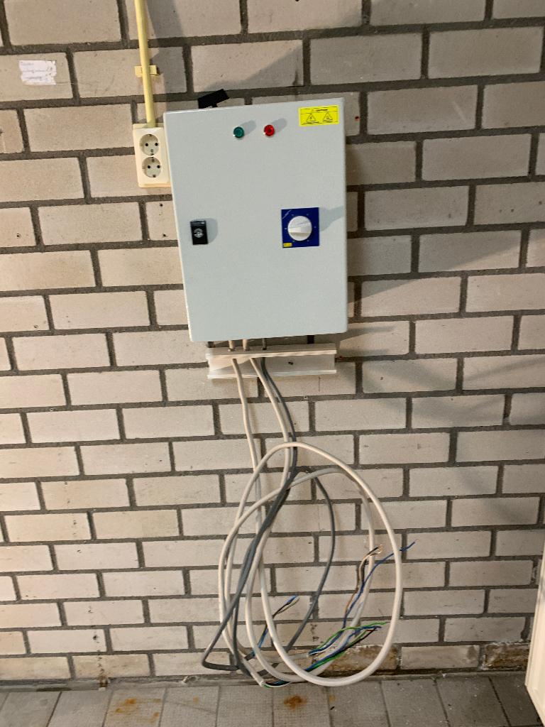 SENTERA 3 x 400 VAC transformator standenregelaar, Doe-het-zelf en Bouw, Elektriciteit en Kabels, Zo goed als nieuw, Schakelaar