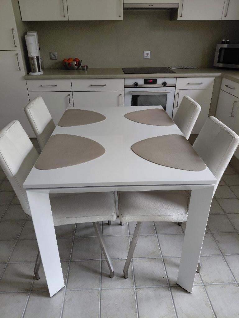 Tafel en 4 stoelen Xooon, Ophalen, Gebruikt
