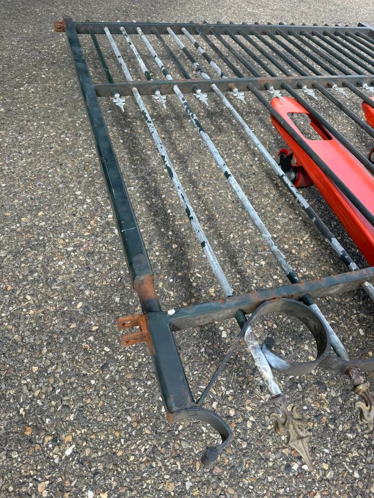 Smeedijzeren poort, Ophalen, Zo goed als nieuw