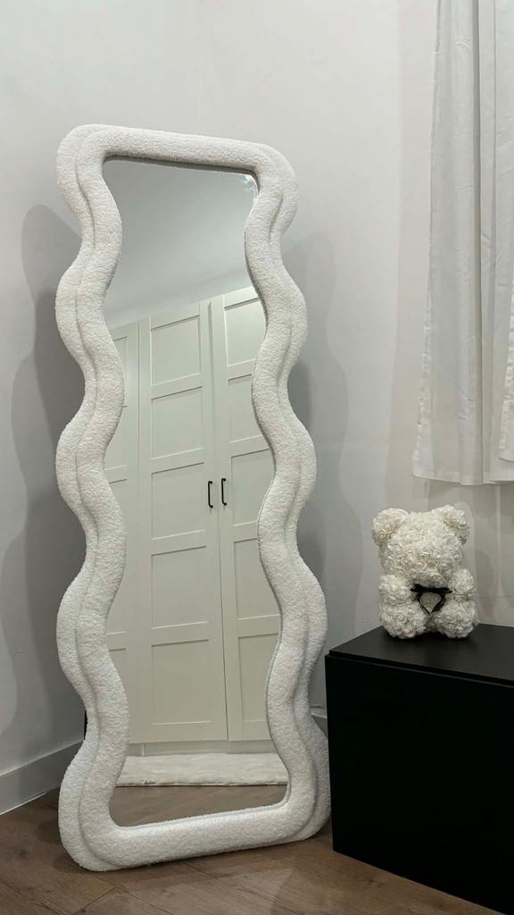 Nieuwe spiegel te koop – elegant voor 75 euro., Maison & Meubles, Neuf, Moins de 50 cm, Autres formes, 150 à 200 cm