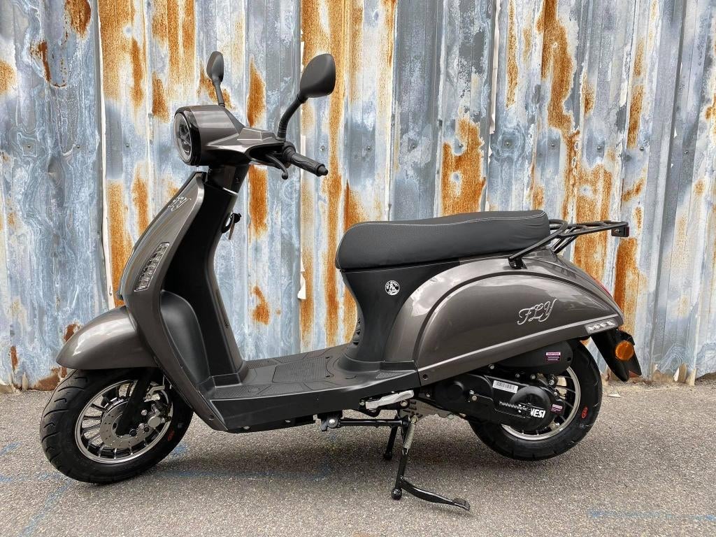 Fly Retro Scooter --A of B klasse!! | Topdeal !, Fietsen en Brommers, Nieuw, Fly, Benzine, 49 cc