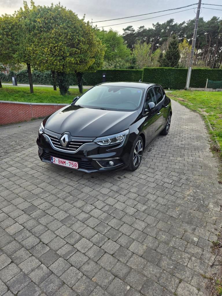 Renault megane 1.33tce edc bose edition, 1334 kg, 4 cilinders, Leder en Stof, Zwart