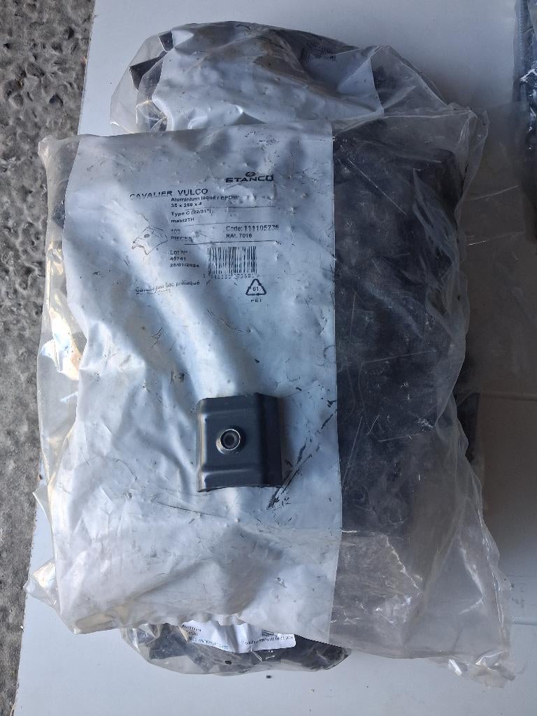 Fixation tole bardage, Neuf, Gris, Enlèvement, Autres types