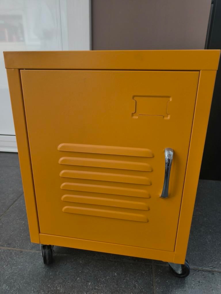 Kleine archiefkast, Enlèvement