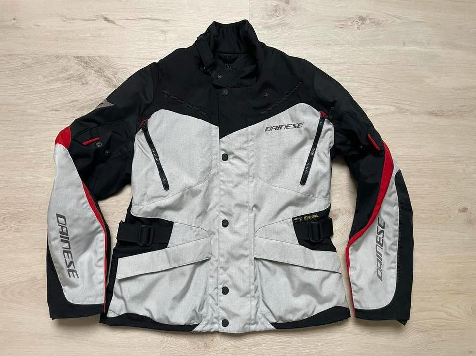 Dainese motorjas - nieuwstaat - + extra’s - maat 52, Motoren, Kleding | Motorkleding, Jas | textiel, Heren, Nieuw met kaartje