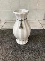 1 witte vaas., Ophalen, Wit, Aardewerk of Porselein, Zo goed als nieuw
