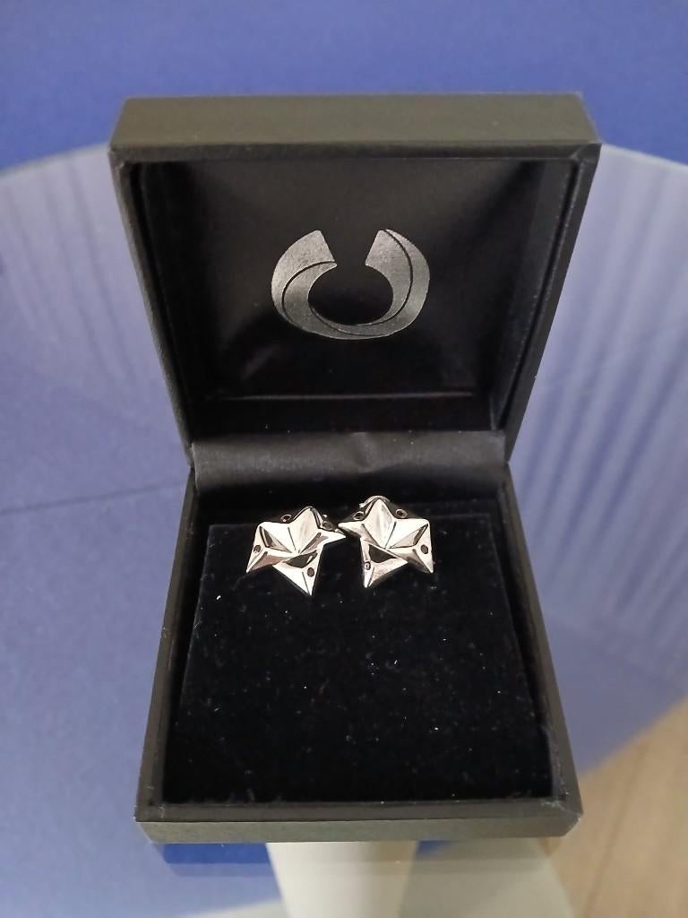 zilveren oorbellen met 2x 4 rode granaat / nieuw, Bijoux, Sacs & Beauté, Boucles d'oreilles, Enlèvement ou Envoi, Avec pierre précieuse