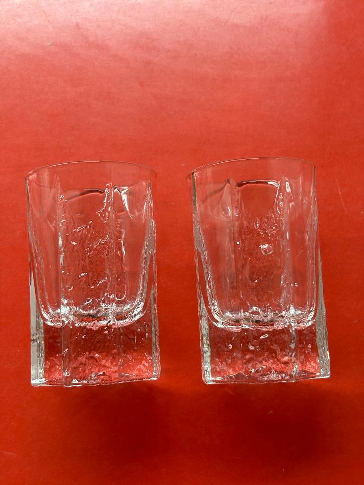 2 verres à liqueur en cristal, marque iittala, série Kalinka, Antiquités & Art, Antiquités | Verre & Cristal, Enlèvement ou Envoi