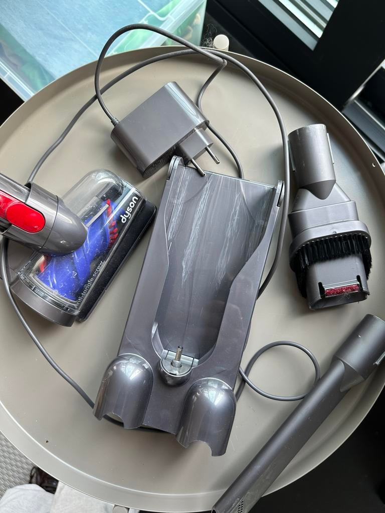 Dyson V11 Fluffy stofzuiger accessoires + oplader, Elektronische apparatuur, Ophalen of Verzenden, Gebruikt, Stofzuiger
