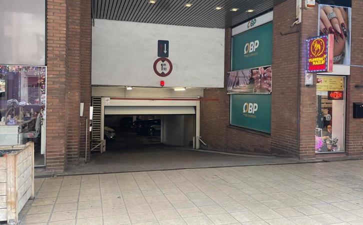 Place de parking sécurisée à louer - Chaussée de Charleroi, Immo, Garages & Places de parking, Bruxelles