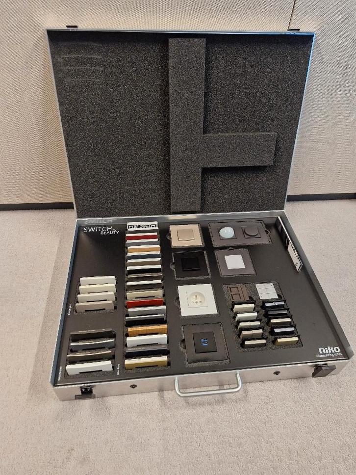Niko - coffret de démonstration - échantillons, Bricolage & Construction, Électricité & Câbles, Comme neuf, Autres types, Enlèvement ou Envoi