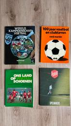 4 oude voetbal boeken. Goede staat ., Ophalen of Verzenden, Zo goed als nieuw