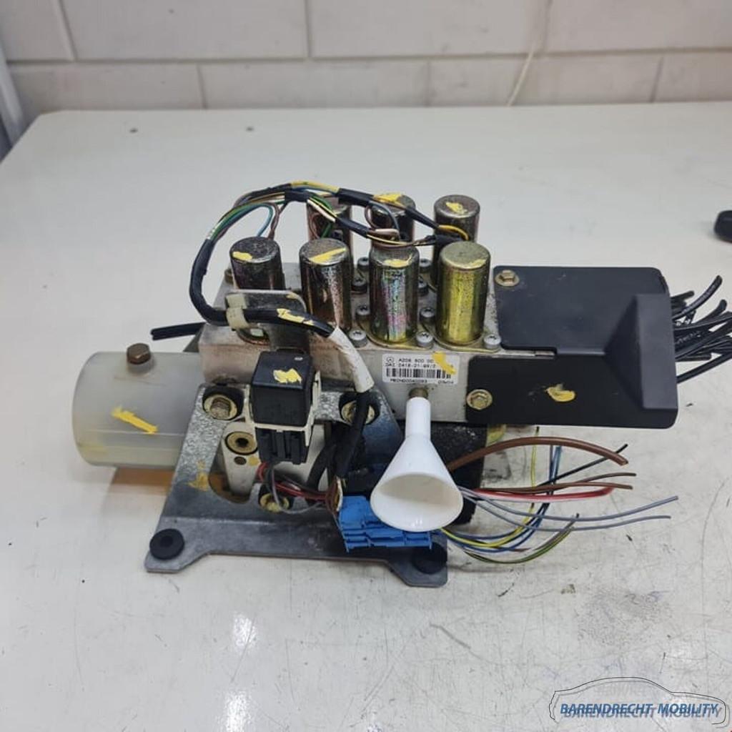 Moteur de toit d capotable W208 CLK Mercedes moteur de toit, Mercedes-Benz AG, Mercedes-Benz, Utilisé, Mercedesstrasse 120
70372  Stuttgart, DE