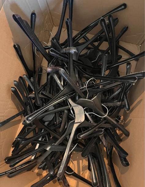 Zwarte kapstokken, Ophalen, Zo goed als nieuw