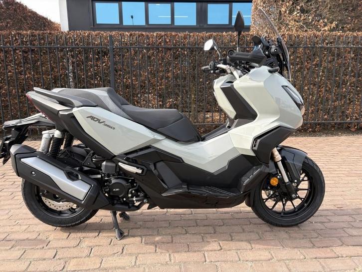 Honda ADV 350, Motos, Motos | Honda, Entreprise, Scooter, 12 à 35 kW, 1 cylindre, Permis Moto A2 minimum, ABS, Éclairage LED, Enlèvement