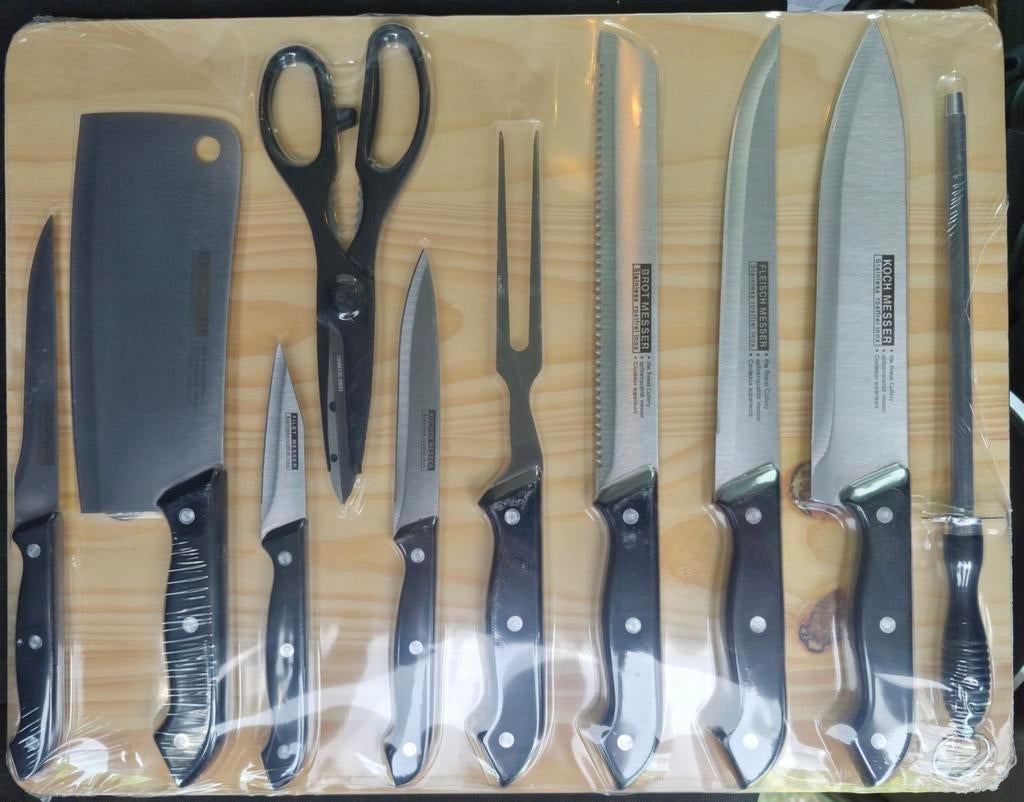 Set des couteaux avec la planche neuf., Maison & Meubles, Cuisine | Couverts, Neuf, Résiste au lave-vaisselle, Enlèvement ou Envoi