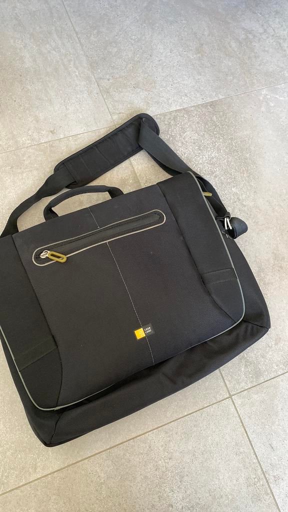 Laptoptas, Computers en Software, Laptoptassen, Ophalen, Gebruikt, Meerdere vakken, Zwart