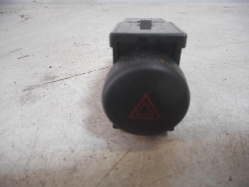 ALARMLICHTEN SCHAKELAAR Toyota Celica (T20) (toyota157701), Gebruikt, Toyota