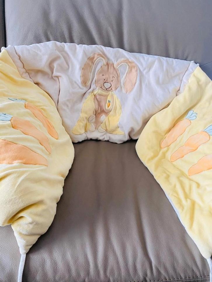 Bedomrander / Bedbumper voor babybed.., Kinderen en Baby's, Kinderkamer | Beddengoed, Zo goed als nieuw, Overige typen, Beige