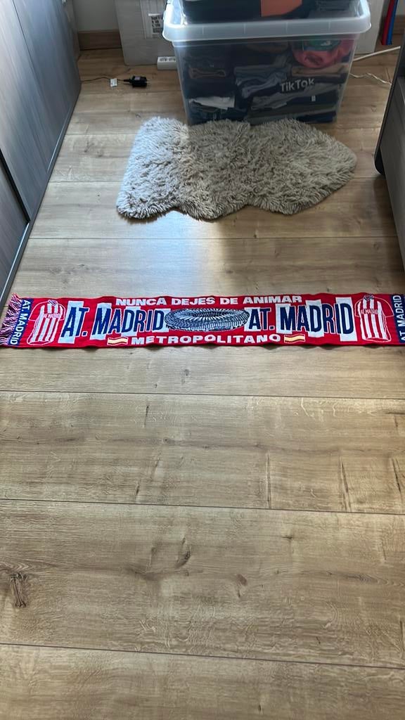 Atletico Madrid sjaal, Verzamelen, Sportartikelen en Voetbal, Ophalen, Nieuw, Vaantje of Sjaal