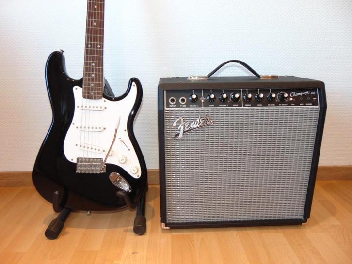 Gitaar Squier (Fender) Stratocaster + Fender Champion 40 W, Musique & Instruments, Instruments à corde | Guitares | Électriques