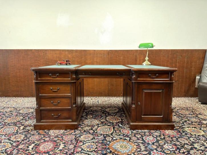 Klassiek Engels Chesterfield Bureau Partnerdesk, Antiek en Kunst, Antiek | Kantoor en Zakelijk, Ophalen