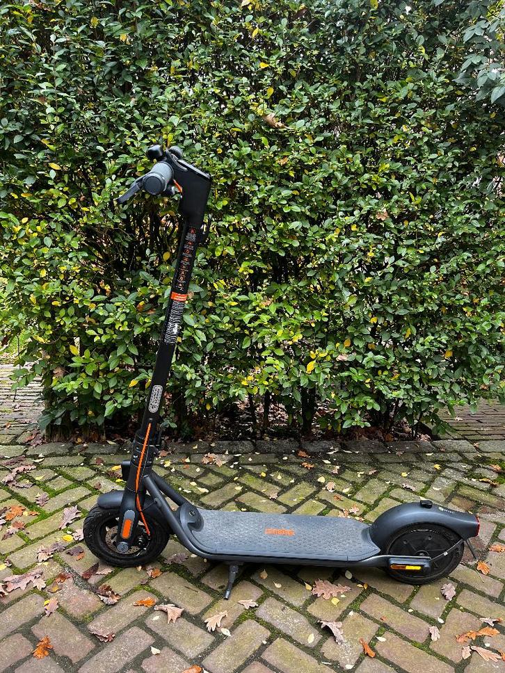 Ninebot KickScooter F2 Plus E Zo goed als nieuw, Fietsen en Brommers, Steps, Zo goed als nieuw, Elektrische step (E-scooter), Ophalen