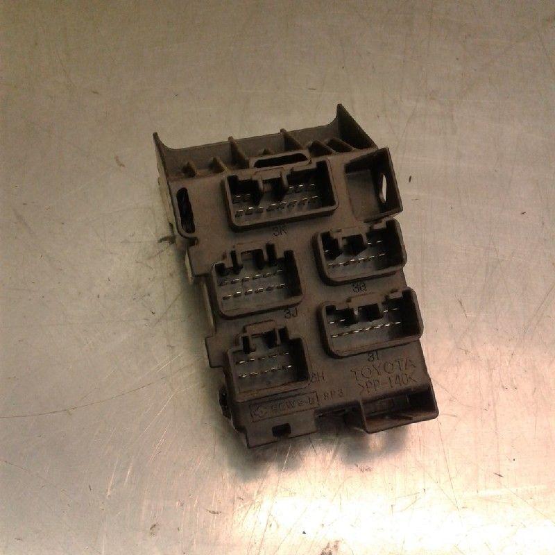 BOITIER FUSIBLES Toyota Corolla Verso (R10 / 11), Utilisé, Toyota