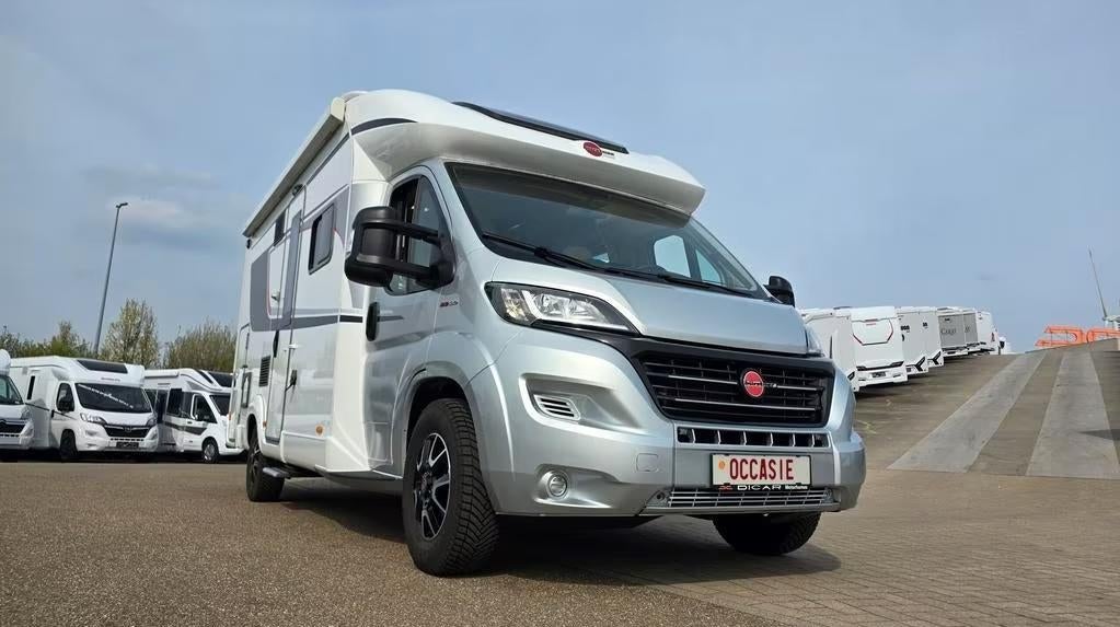 Bürstner Lyseo Privilege 6802 BT, Siège de train, Jusqu'à 4, 6 à 7 mètres, Fiat