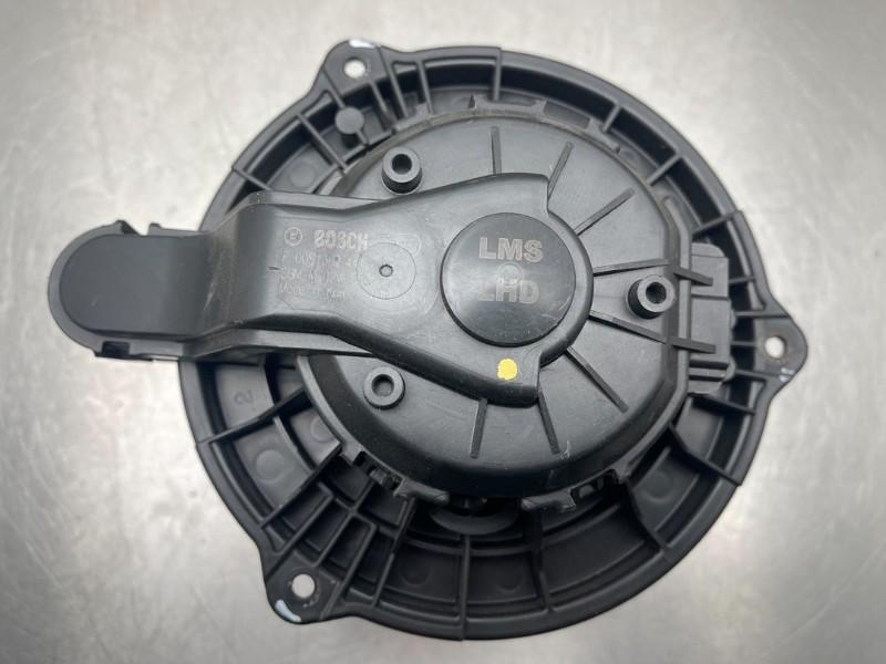 KACHEL VENTILATORMOTOR Hyundai iX35 (LM) (|00S3B2441|), Robert Bosch AG, Gebruikt, Hyundai, Robert-Bosch-Allee 1
74232  Abstatt, DE