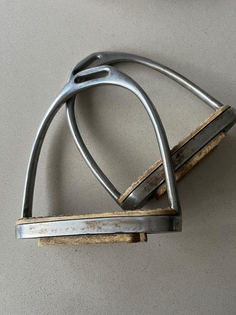 Étriers, Animaux & Accessoires, Chevaux & Poneys | Brides & Harnachement, Enlèvement ou Envoi, Utilisé, Dressage