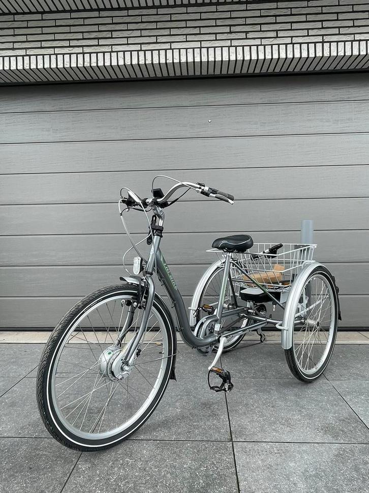 Tricycle à assistance électrique Tri-Bike état neuf, Divers, Chaises roulantes, Comme neuf, Fauteuil roulant électrique, Enlèvement ou Envoi