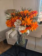 Vase avec fleurs artificielles très décoratif, Maison & Meubles, Enlèvement