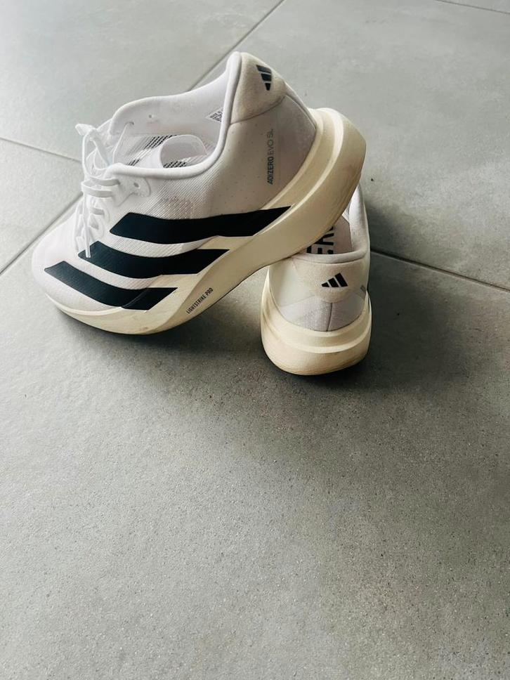 Adidas Adizero Evo SL (42) porté 2 Fois, Kleding | Heren, Schoenen, Zo goed als nieuw, Sportschoenen, Wit, Ophalen