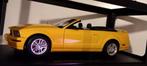 1/18 Ford Mustang GT Convertible Yellow 2006 Autoart, Enlèvement ou Envoi, Neuf, Voiture, Autoart