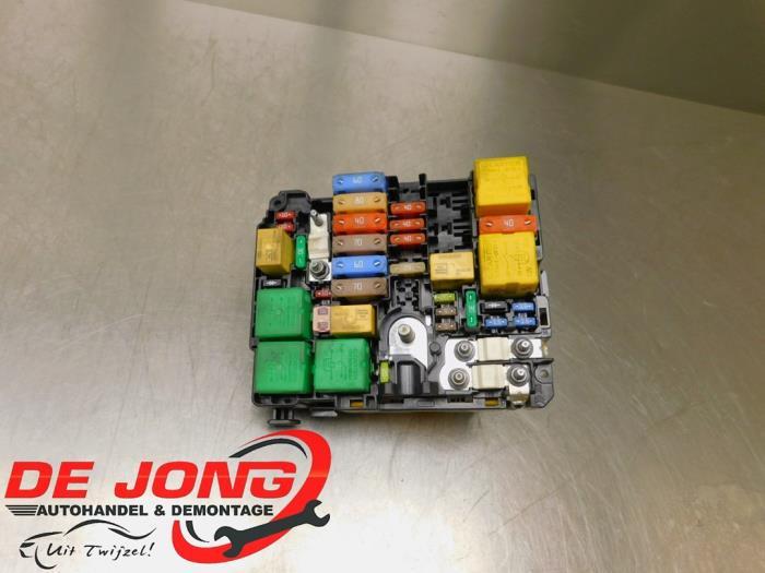Boîte à fusibles d'un Peugeot 308, -, 3 mois de garantie, Utilisé, -