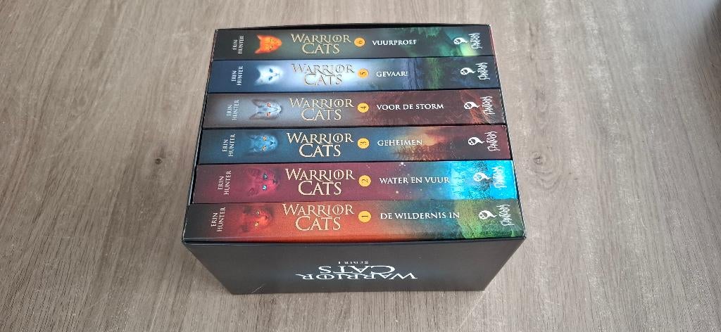Warrior Cats Serie 1 boek 1 tem 6 door Erin Hunter., Boeken, Kinderboeken | Jeugd | 13 jaar en ouder, Zo goed als nieuw, Non-fictie