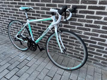 Dames Meisjes koers race fiets Capricia maat 48 beschikbaar voor biedingen