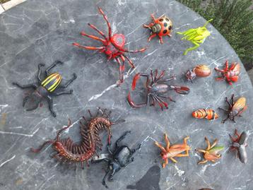 Collectie speelgoed insecten (plastiek) beschikbaar voor biedingen