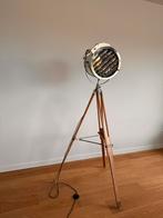 Filmlamp retro design op houten voet driepoot, Comme neuf, Autres matériaux, Enlèvement, 100 à 150 cm