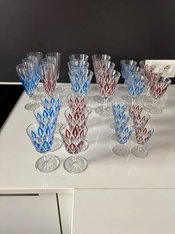 Set van 30 vintage kristallen glazen van VMC Reims beschikbaar voor biedingen