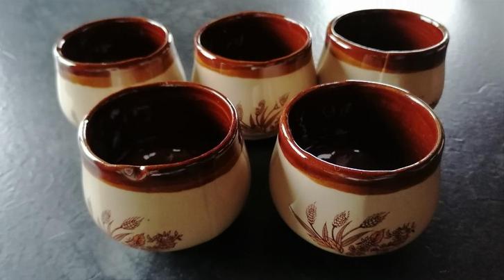 Cinq pots à sauce rétro pour fondue et pierrade, Maison & Meubles, Cuisine | Vaisselle, Utilisé, Autres types, Autres styles, Céramique