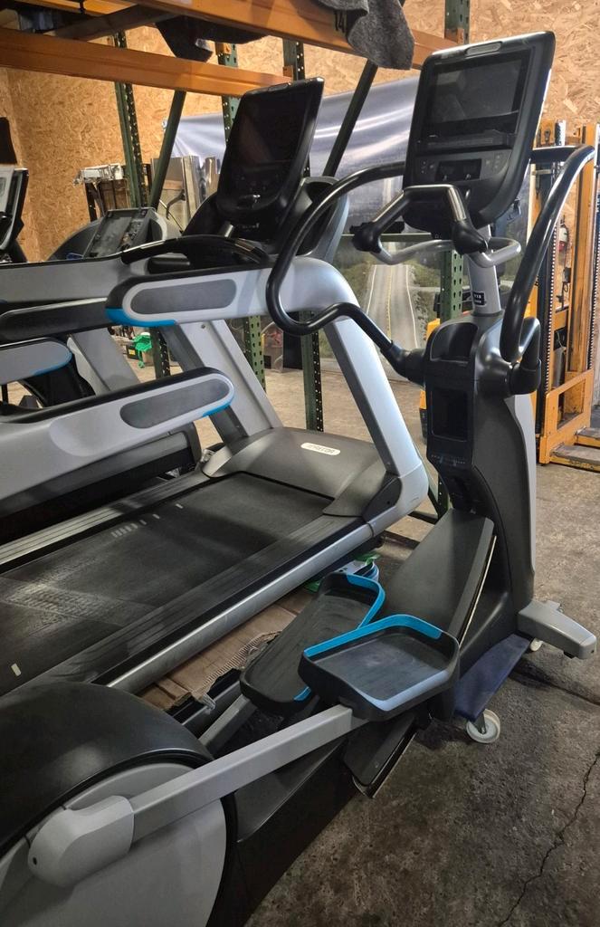 Precor EFX 883 crosstrainer met p62 multimedia display, Sport en Fitness, Fitnessmaterialen, Ophalen of Verzenden