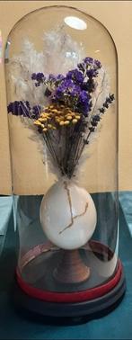 Antieke grote stolp met droogbloemstuk, Enlèvement